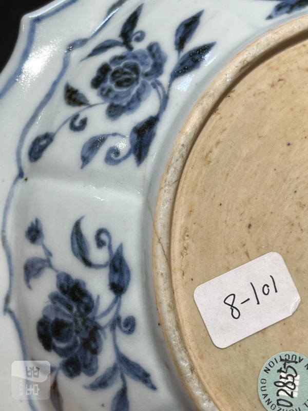 明宣德 青花折枝月季花瑞果纹菱花盘 - 图15